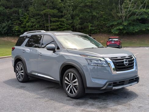 Used 2025 Nissan Pathfinder Platinum w/ Cargo Package FWD image 11