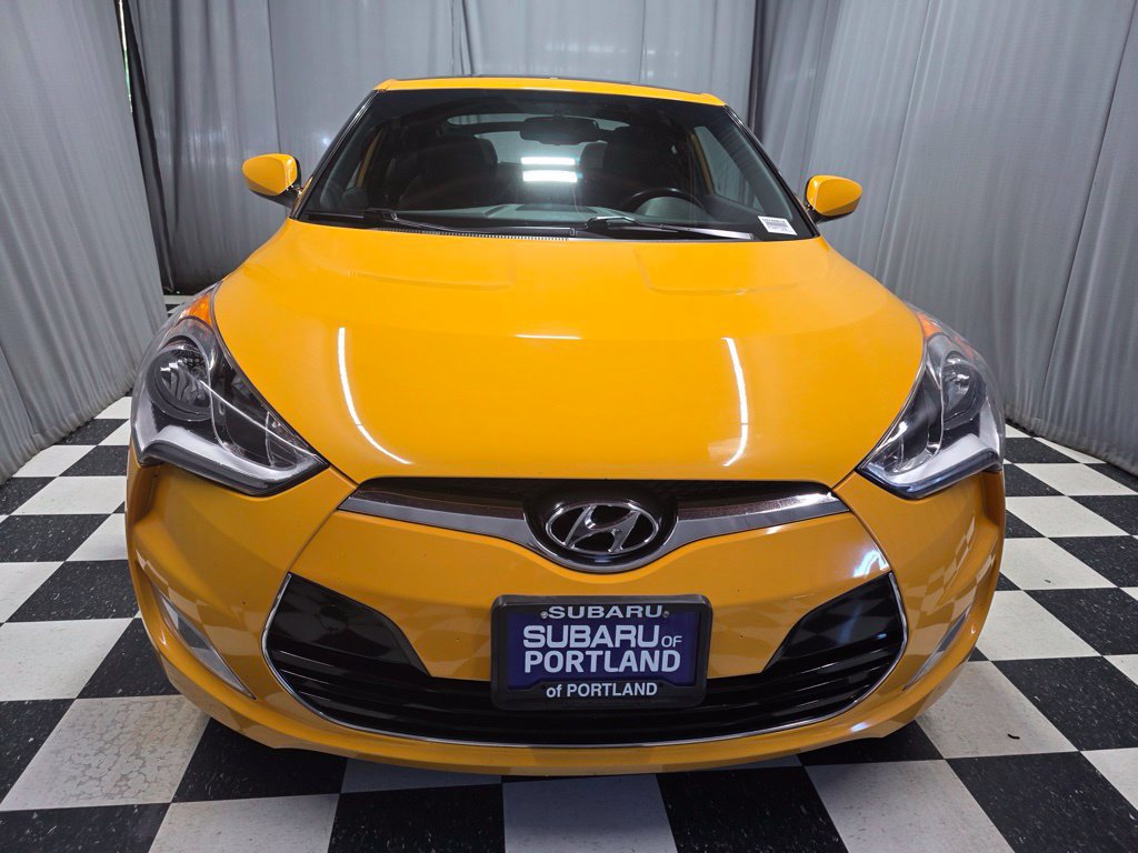 Used 2017 Hyundai Veloster Value Edition FWD image 2