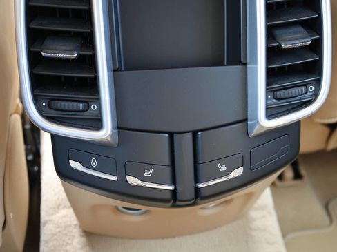 Used 2016 Porsche Cayenne image 22