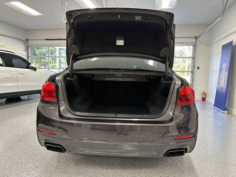 Used 2018 BMW M550i xDrive image 36
