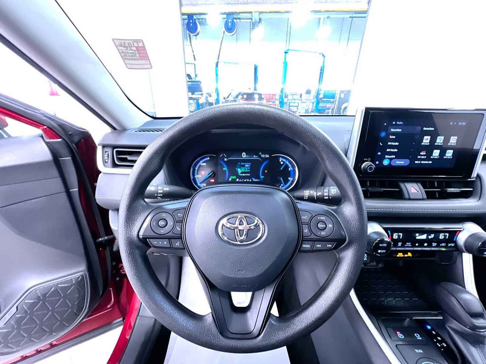 Used 2025 Toyota RAV4 XLE AWD/4WD image 15
