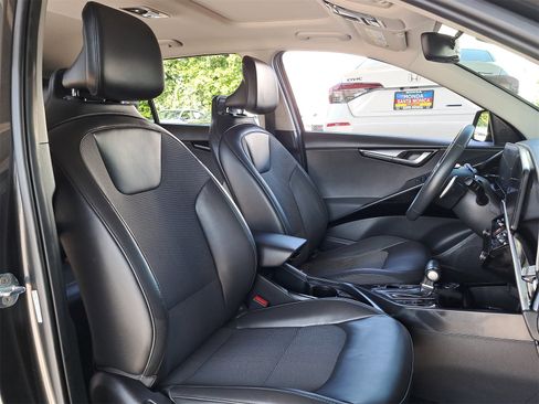 Used 2023 Kia Niro EX Touring image 10