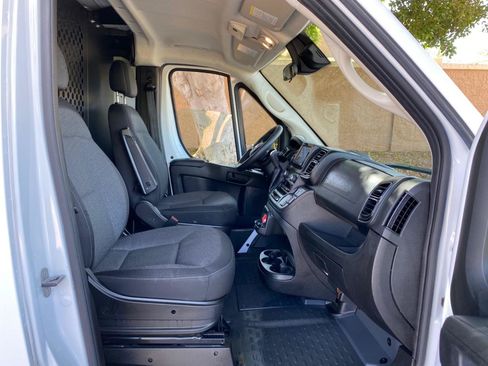 Used 2025 RAM ProMaster 2500 w/ U-Haul Equipment Group FWD image 38
