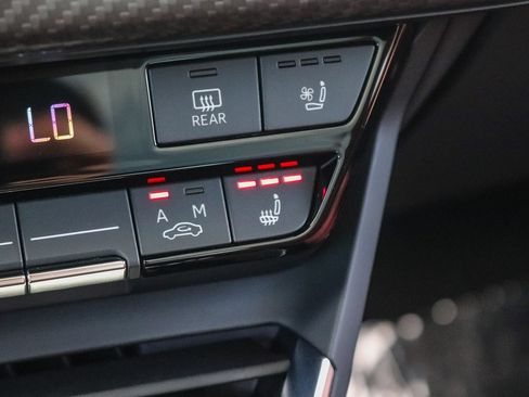 Used 2023 Audi e-tron GT Prestige AWD/4WD image 24