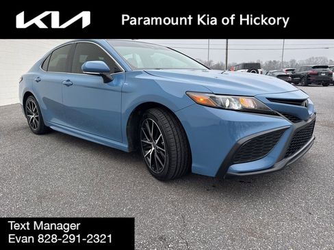 Used 2024 Toyota Camry SE image 3