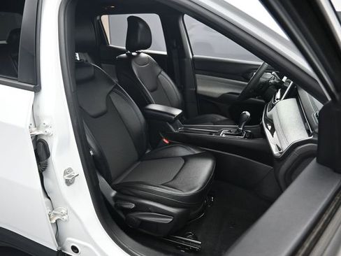 Used 2024 Jeep Compass Latitude image 27