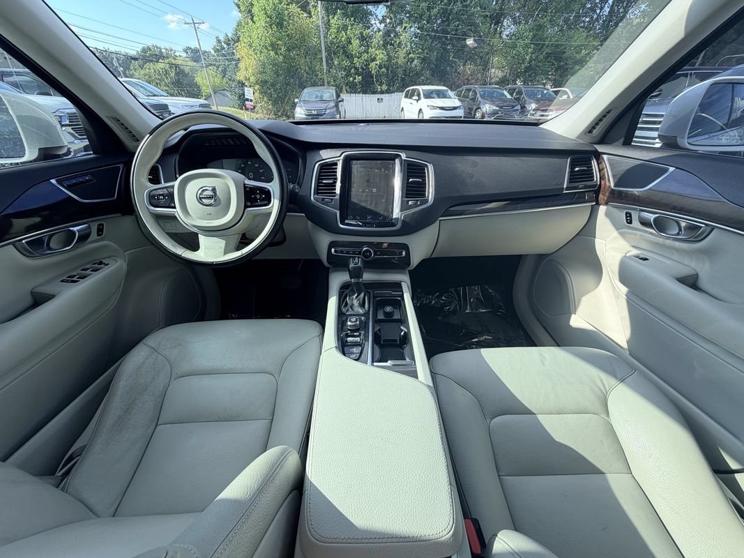 Used 2019 Volvo XC90 T5 Momentum w/ Protection Package Premier FWD image 21