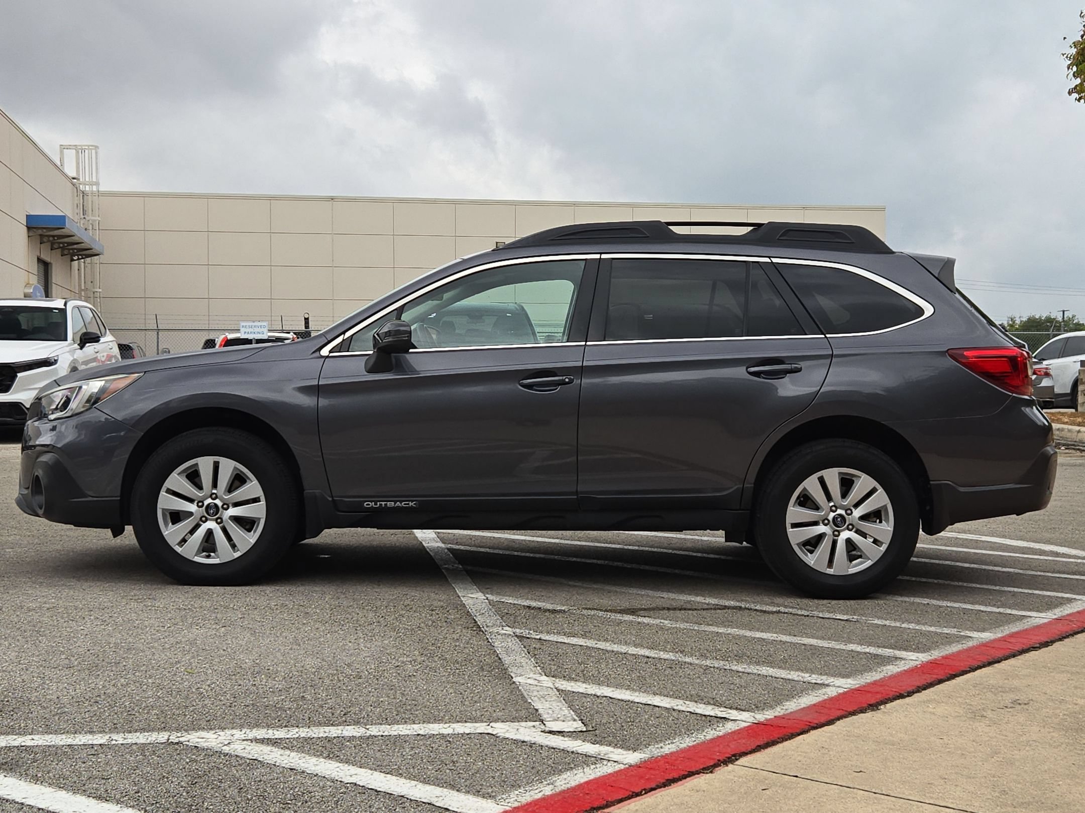 Used 2019 Subaru Outback 2.5i Premium w/ Popular Package #2 AWD/4WD image 6