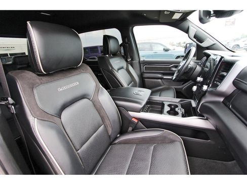 Used 2024 RAM 1500 Laramie AWD/4WD image 28