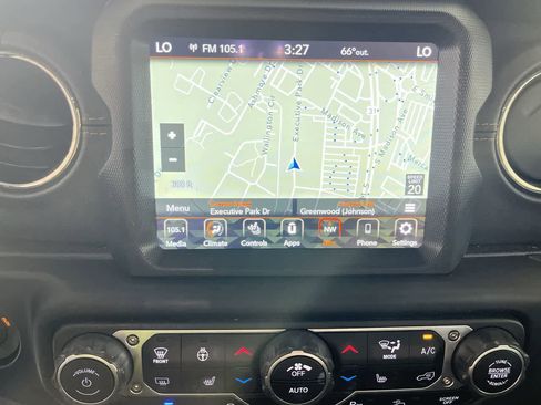 Used 2023 Jeep Wrangler Unlimited Sahara AWD/4WD image 20