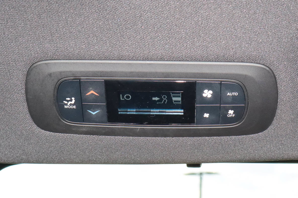 Used 2026 Chrysler Pacifica Select FWD image 11