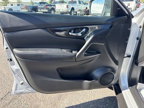 Used 2019 Nissan Rogue SL AWD/4WD image 14