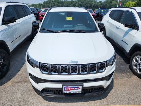 New 2025 Jeep Compass Latitude image 2