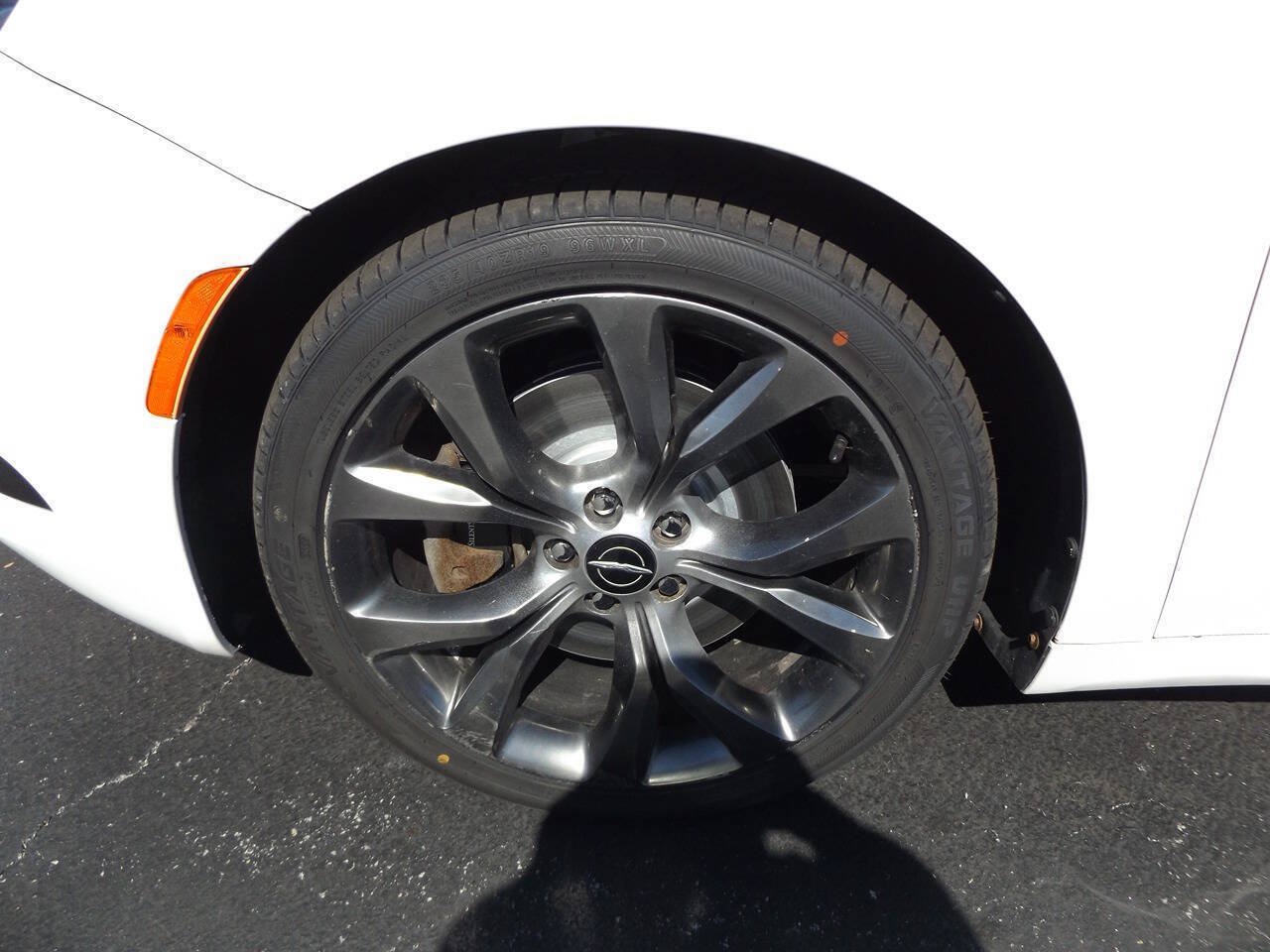 Used 2016 Chrysler 200 S AWD/4WD image 32