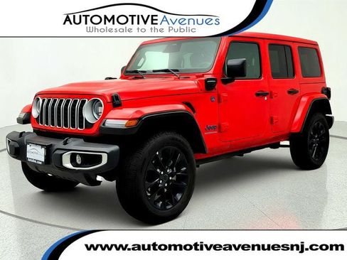 Used 2025 Jeep Wrangler Unlimited Sahara w/ Safety Group AWD/4WD image 1