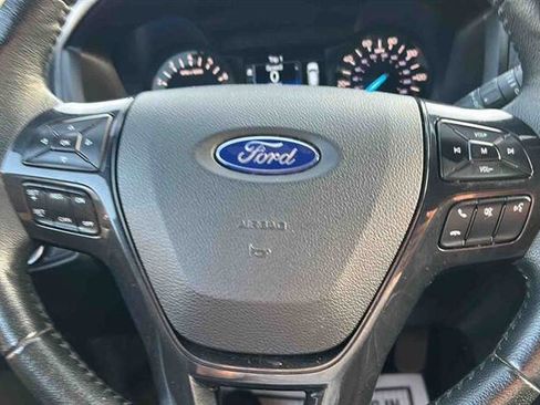 Used 2018 Ford Explorer XLT image 23