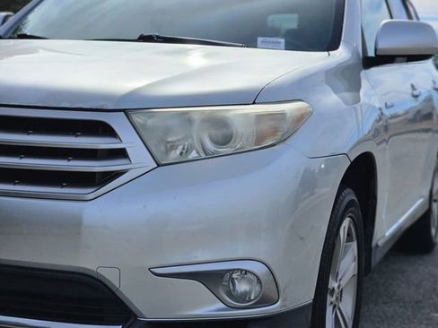 Used 2013 Toyota Highlander Limited image 9