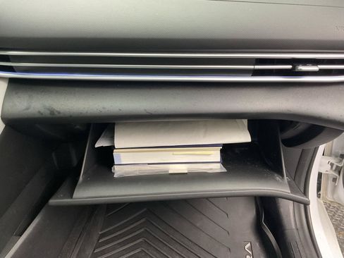 Used 2024 Hyundai Elantra Limited FWD image 26