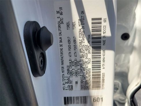 Used 2018 Toyota Tacoma TRD Sport image 13