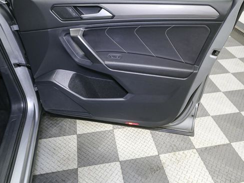 Used 2022 Volkswagen Tiguan SE image 21