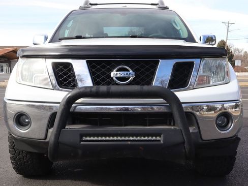 Used 2011 Nissan Frontier SL w/ Moonroof Pkg image 13