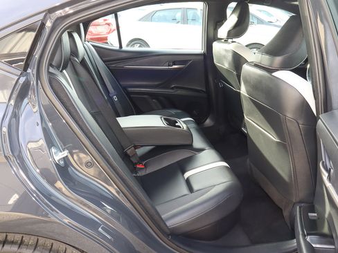 Used 2025 Toyota Camry SE image 21