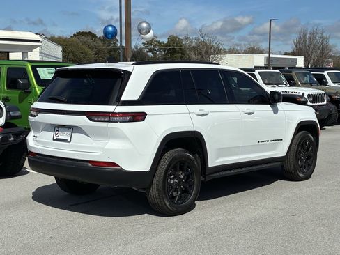 New 2026 Jeep Grand Cherokee Altitude AWD/4WD image 5