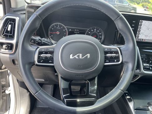 Certified 2023 Kia Sorento EX w/ Panoramic Sunroof Package FWD image 16