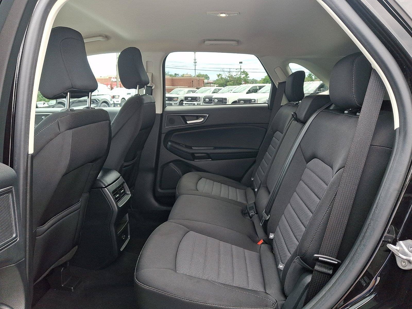 Certified 2022 Ford Edge SE w/ Black Appearance Package AWD/4WD image 13