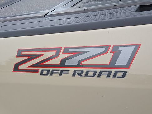 Used 2022 Chevrolet Colorado Z71 AWD/4WD image 9