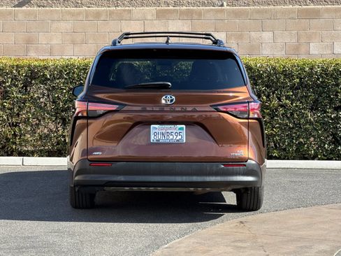 Used 2021 Toyota Sienna LE AWD/4WD image 5