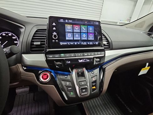 New 2026 Honda Odyssey Touring image 12