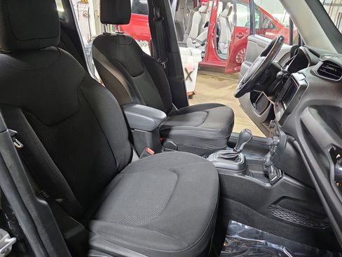 Used 2018 Jeep Renegade Altitude image 10