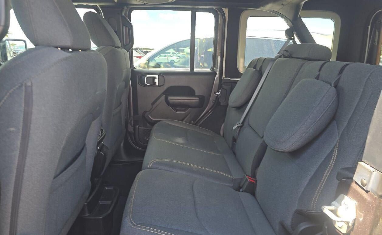 Used 2024 Jeep Wrangler Unlimited w/ Convenience Group AWD/4WD image 9