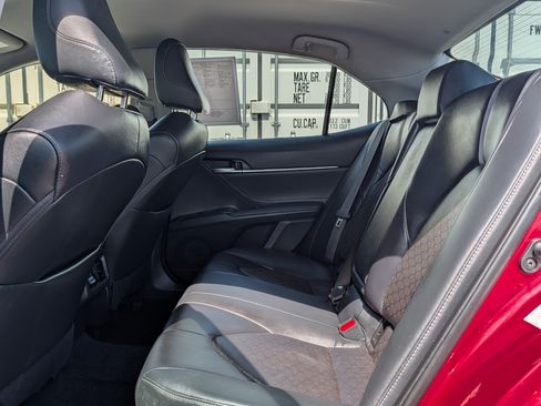Used 2018 Toyota Camry XSE FWD image 13