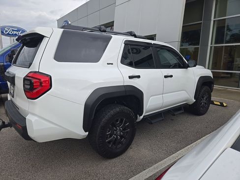 Used 2025 Toyota 4Runner SR5 AWD/4WD image 4