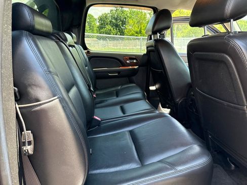 Used 2012 Chevrolet Avalanche LTZ AWD/4WD image 24