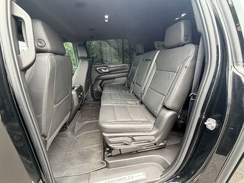 Used 2022 Chevrolet Suburban LT AWD/4WD image 38