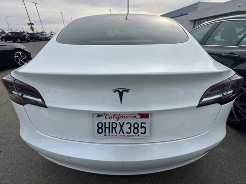 Used 2018 Tesla Model 3 Mid Range image 5