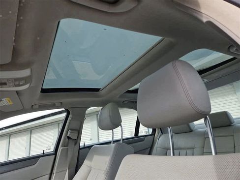 Used 2014 Mercedes-Benz E 550 4MATIC Sedan image 16