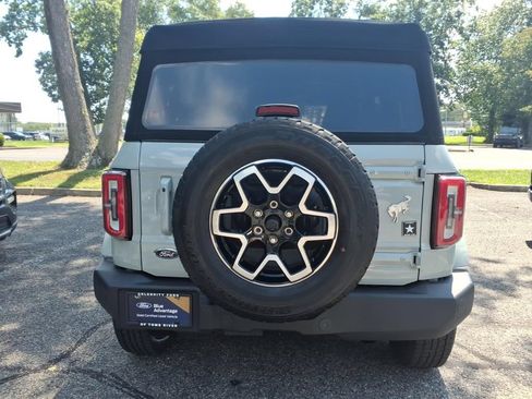Used 2024 Ford Bronco Outer Banks AWD/4WD image 3