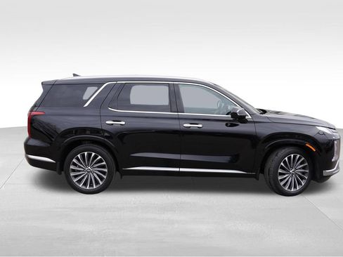 Used 2024 Hyundai Palisade Calligraphy image 3