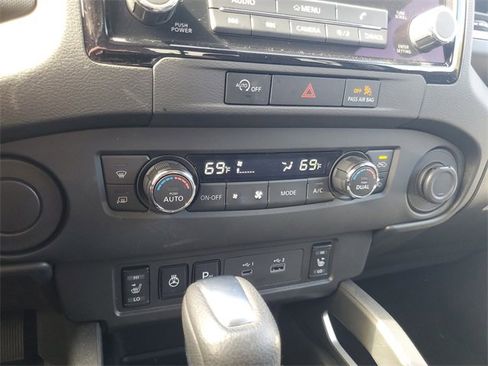 Used 2024 Nissan Frontier SV w/ SV Convenience Package image 21