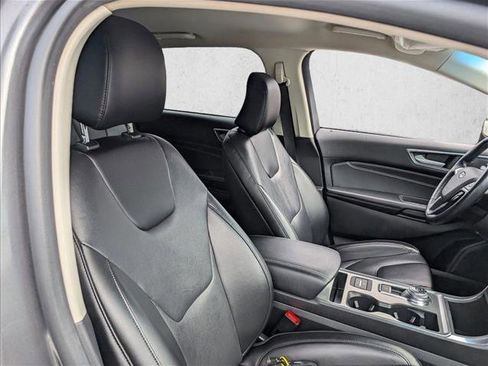 Used 2022 Ford Edge Titanium image 17