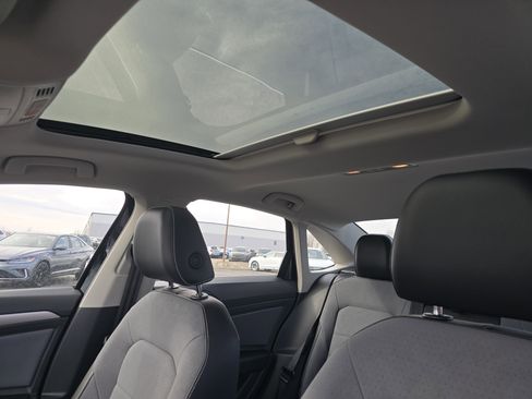 New 2026 Volkswagen Jetta SE image 9