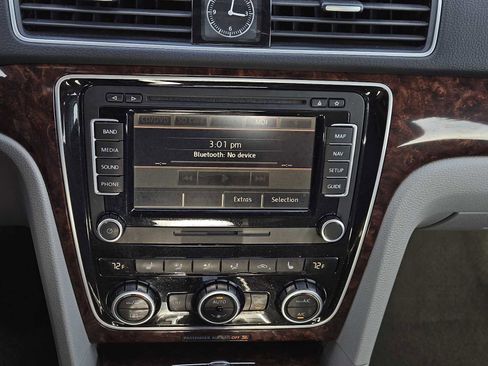 Used 2013 Volkswagen Passat TDI SEL Premium image 17