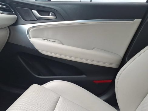 Used 2024 Genesis G70 2.5T RWD image 26