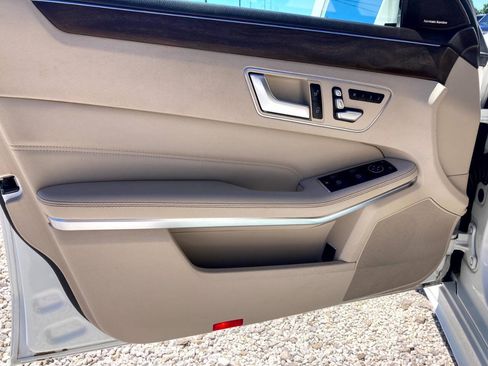 Used 2014 Mercedes-Benz E 350 4MATIC Wagon image 16