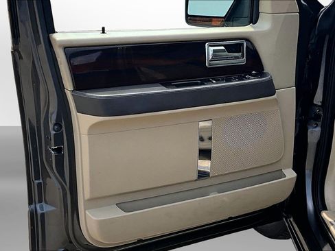 Used 2015 Lincoln Navigator 4WD w/ Equipment Group 101A Reserve image 26