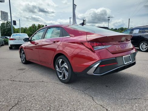 Used 2025 Hyundai Elantra SEL FWD image 3